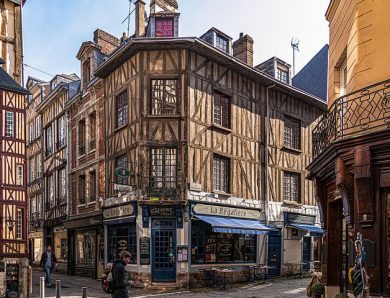 Les cinq grands lieux administratifs de Rouen